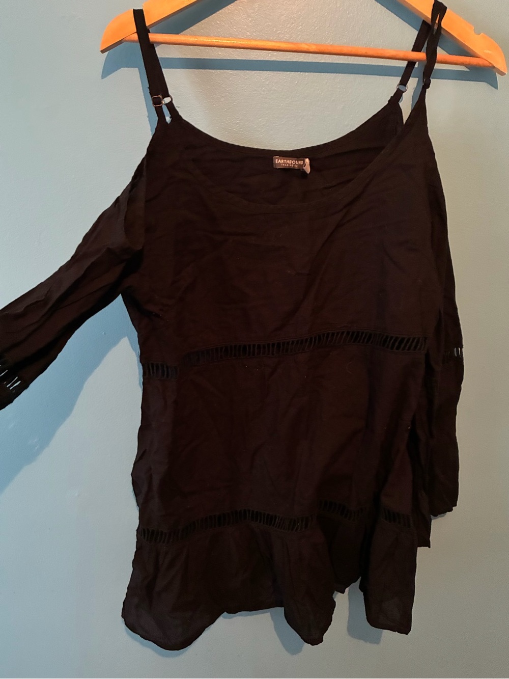 EARTHBOUND Black Cold-Shoulder Camisole Top